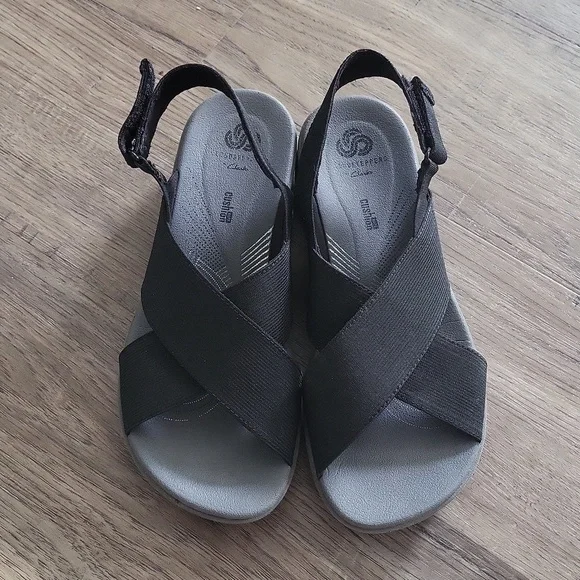 Clarks Cloudsteppers sandals women's 6 black criss-cross adjustable heel strap - Picture 2 of 9